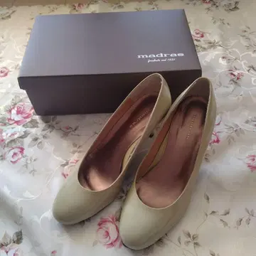 [새상품급] madras 베이지 하이힐 23.5cm
