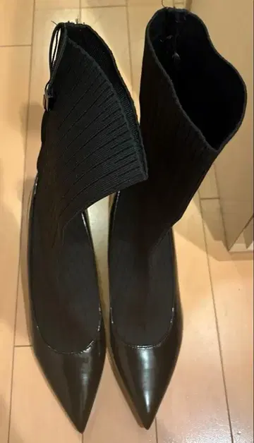 ZARA 스틸레토 에나멜 삭스 펌프스 약 23.5cm