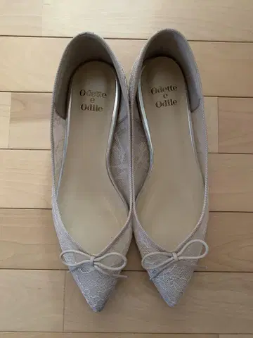 Odette e Odile 베이지 레이스 플랫슈즈