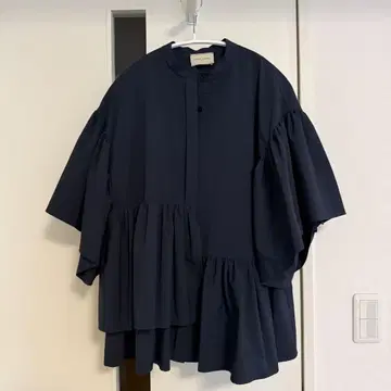 UNITED ARROWS 네이비 프릴 상의