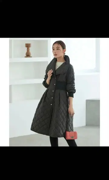 라이트 써모 퀼팅 사이드 리브 코트 RUIRUE BOUTIQUE