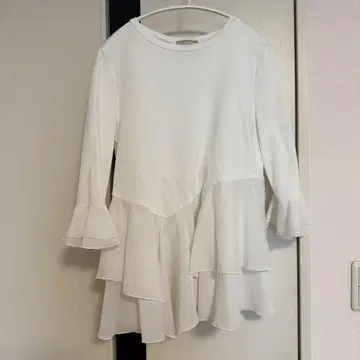 UNITED ARROWS 화이트 플레어 슬리브 상의