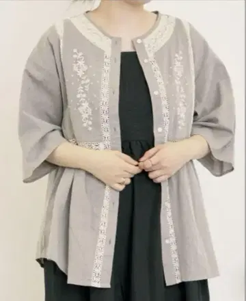 사만사 모스모스 자수 절개 블라우스 그레이