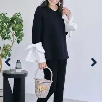 새상품 마를렌 에논피 V넥 리본 상의 2024AW