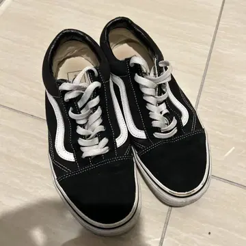 VANS 블랙/화이트 스니커즈