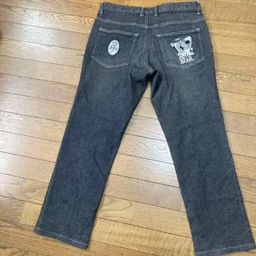 새상품급 까스텔바작 요기 베어 자수 다크 그레이 데님 팬츠