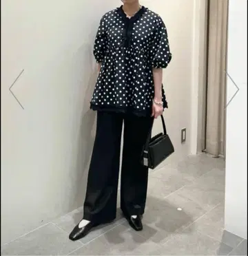 UNITED ARROWS 네이비 폴카 도트 반팔 상의