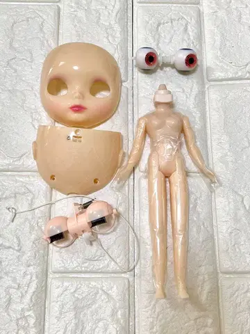 네오 브라이스 페이스 바디 아이 기믹 반투명 피부 세일링 도미닉