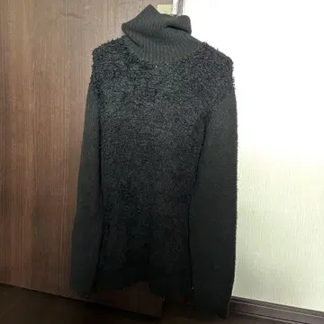 로트호른 보아 터틀넥 스웨터