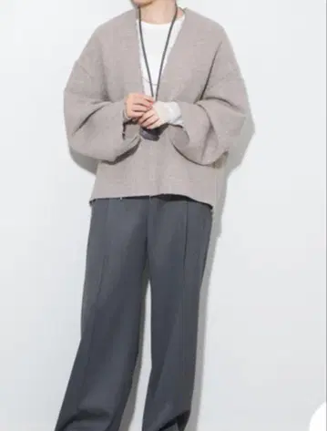 [새상품급] R'IAM 실루엣 블라우스 베이지 23AW