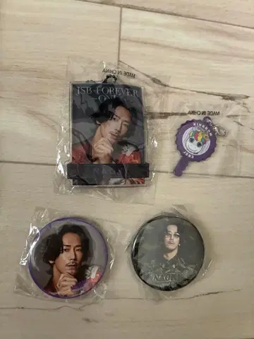 JSB FOREVER 나오키 NAOKI 키링과 캔 배치