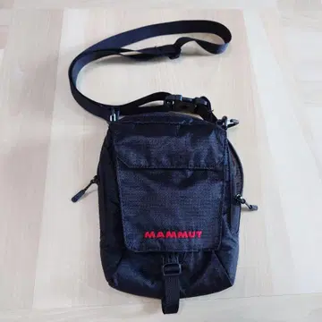 MAMMUT 바디백 블랙