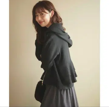 [ 새상품 ] Feroux 백 프릴 종이상자 후드티