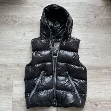 DUVETICA 후드 부착 다운 베스트 50 블랙