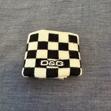 D&G 체크 무늬 리스트 밴드
