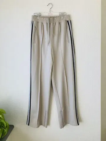 GALLALDAGALANTE 사이드 라인 와이드 팬츠