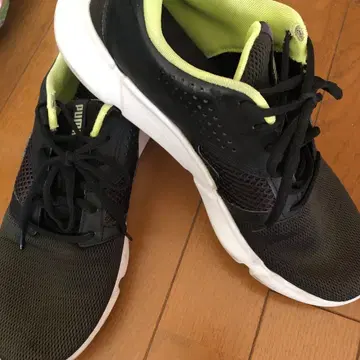 PUMA 블랙 스니커즈