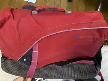 KLATTERMUSEN 메신저 백 fenja