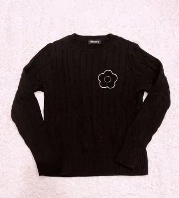MARY QUANT 데이지 원포인트 케이블 니트