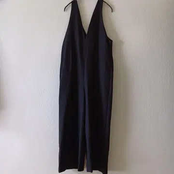 어반 리서치 블랙 V넥 올인원