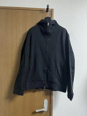 어태치먼트 23aw 종이상자 니트 집업 후드티 1