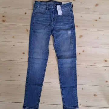 AMERICAN EAGLE