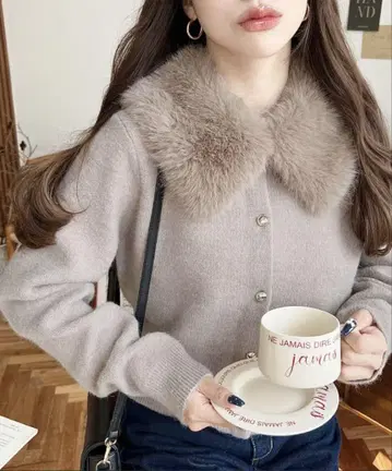인조 모피 티펫 포함 골드 버튼 니트 가디건