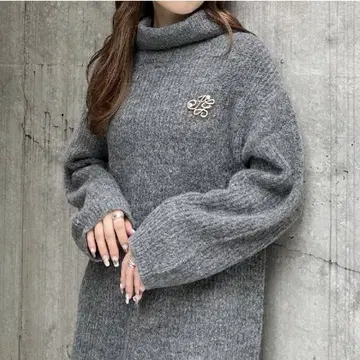 INGNI 브로치 포함 오프 터틀 니트 원피스 차콜 그레이
