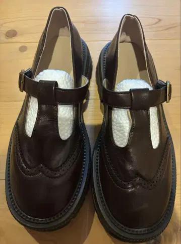 새상품 신발 펌프스 레트로 브리티시 브라운 T스트랩 25cm