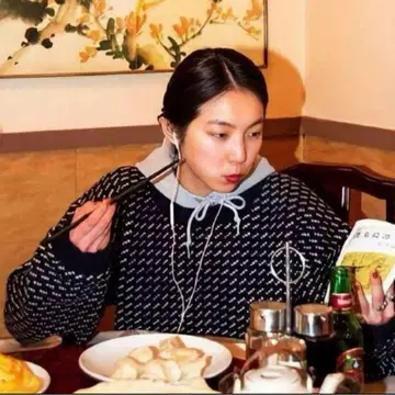 버즈아이 니트 화이트 아리하라 미유키 착용