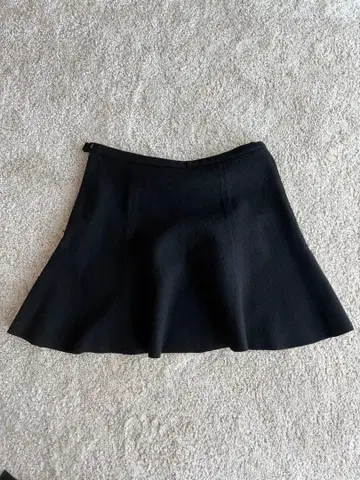 Ruth Harmon 블랙 플레어 스커트