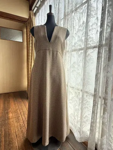 couture brooch V컷 플레어 오버롤 스커트 38 사이즈