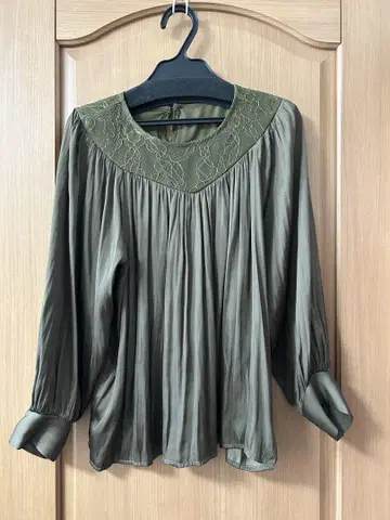 [새상품급] 나노 유니버스 올리브색 레이스 긴팔 블라우스