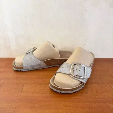 새상품급 버켄스탁 마드리드 24.5cm 실버 597
