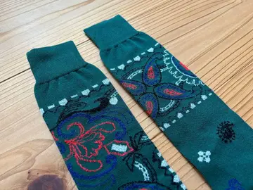 미사용 새상품 sacai 페이즐리 무늬 양말 롱 삭스