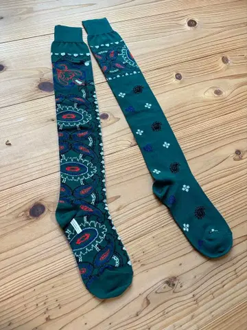 미사용 새상품 sacai 페이즐리 무늬 양말 롱 삭스