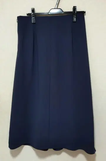 INDIVI 네이비 미디 스커트 칭찬받는 스커트 택 포함 익명 배송
