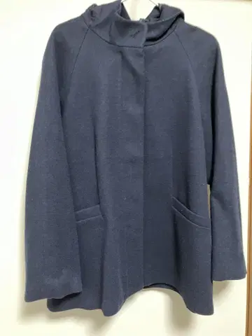 크로커다일 네이비 후드 부착 코트