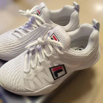 [ 새상품 박스 있음 ] FILA 올코트용 여성용 테니스화 24.0cm
