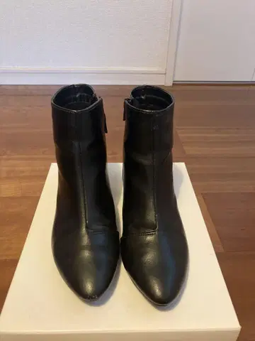 블랙 가죽 숏부츠