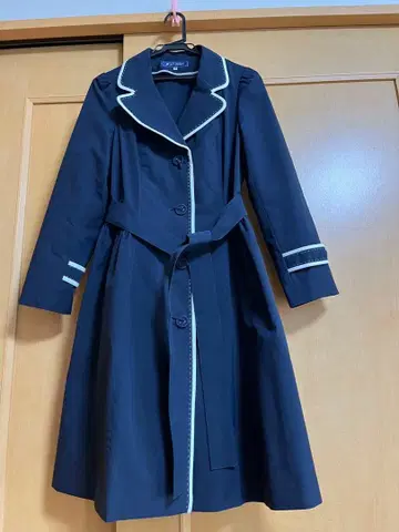엠즈 그레이시 파이핑 트렌치코트