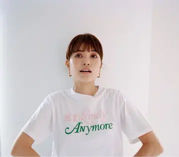 카키우치 아야미 NOT Lonely Anymore 티셔츠 화이트