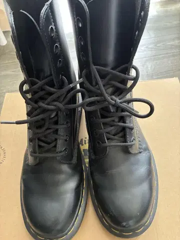 닥터마틴 Dr.Martens 10홀 부츠