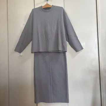 ZARA 그레이 니트 셋업 (상하의 사이즈 다름)