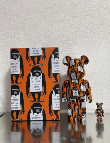 뱅크시 베어브릭 400% 오렌지 블랙