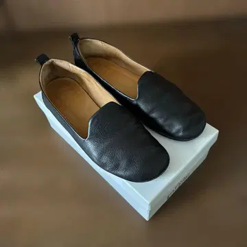 SAYA 블랙 가죽 슬립온