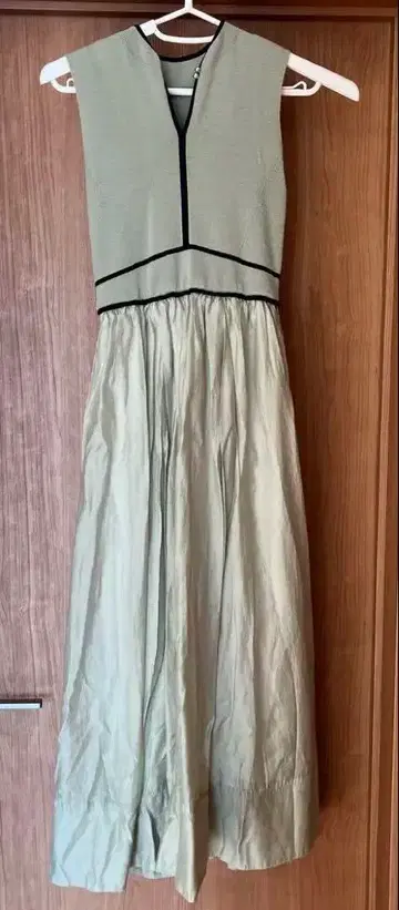 LILY BROWN 슬리브리스 롱 원피스 민트