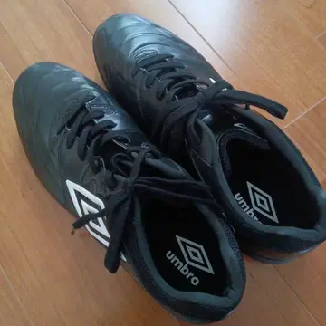새상품급! umbro 축구 트레이닝 슈즈 블랙 27.5