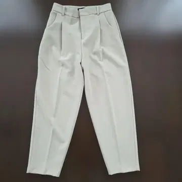 새상품 미사용품 ZARA 베이지 테이퍼드 팬츠 / 34 사이즈