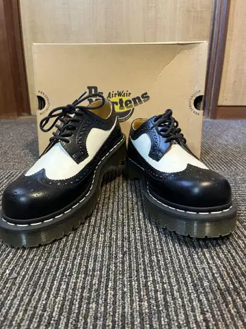 Dr. Martens 3989 BROGUE SHOE 34F